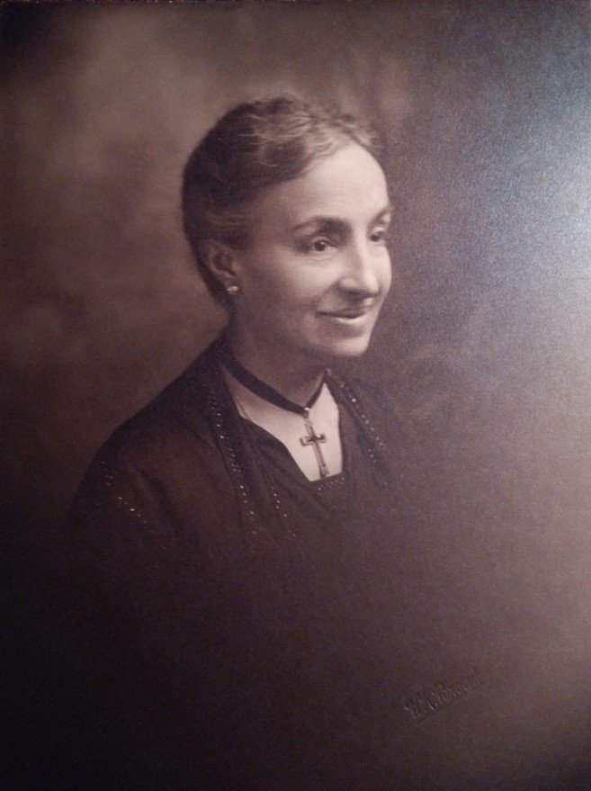 Juliette Folville de profil